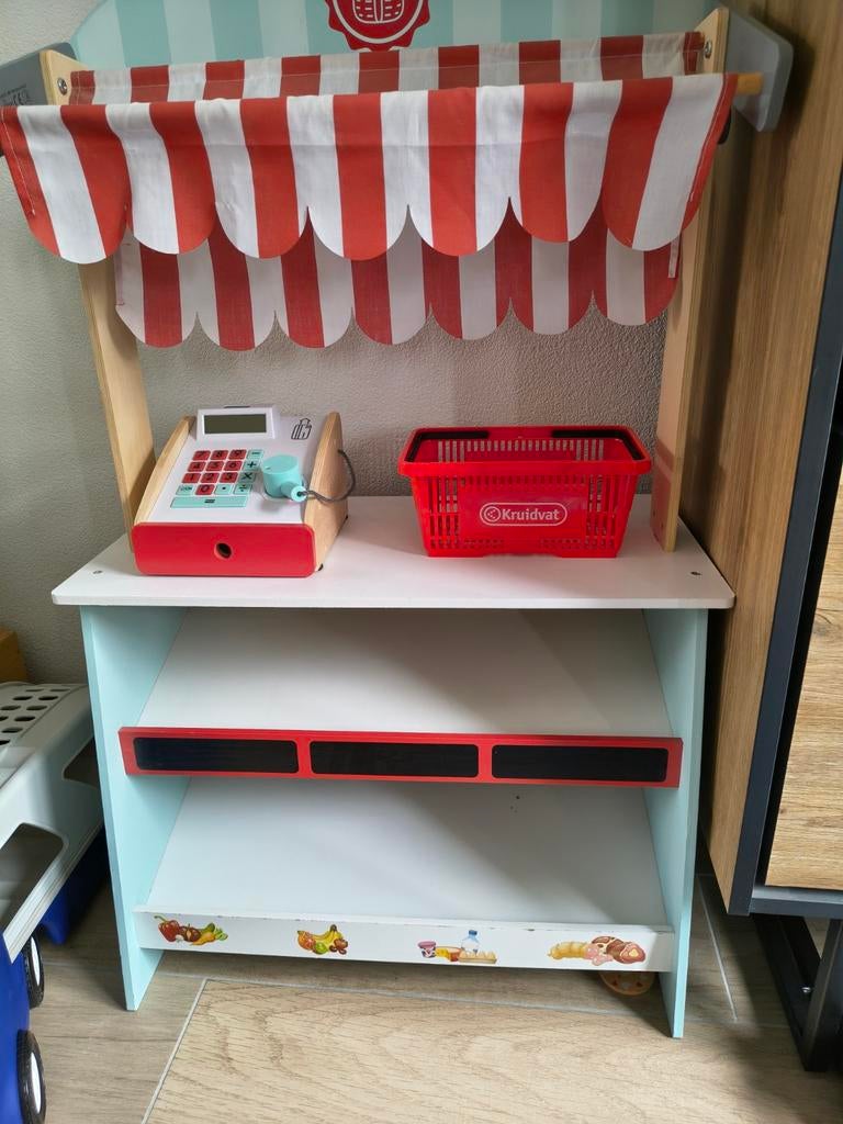 Winkeltje / poppenkast, Ophalen