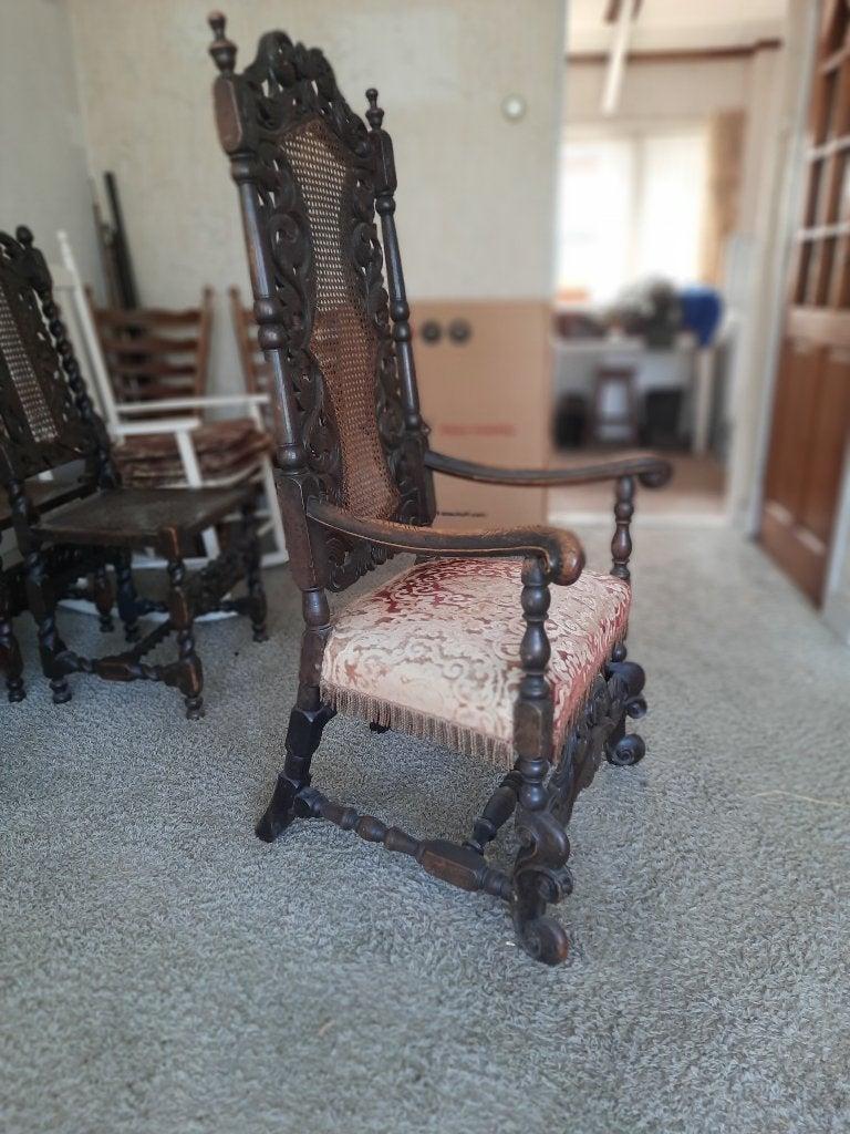 Antieke mechelse stoelen 4 eetkamer stoelen en 1 grote troon, Ophalen