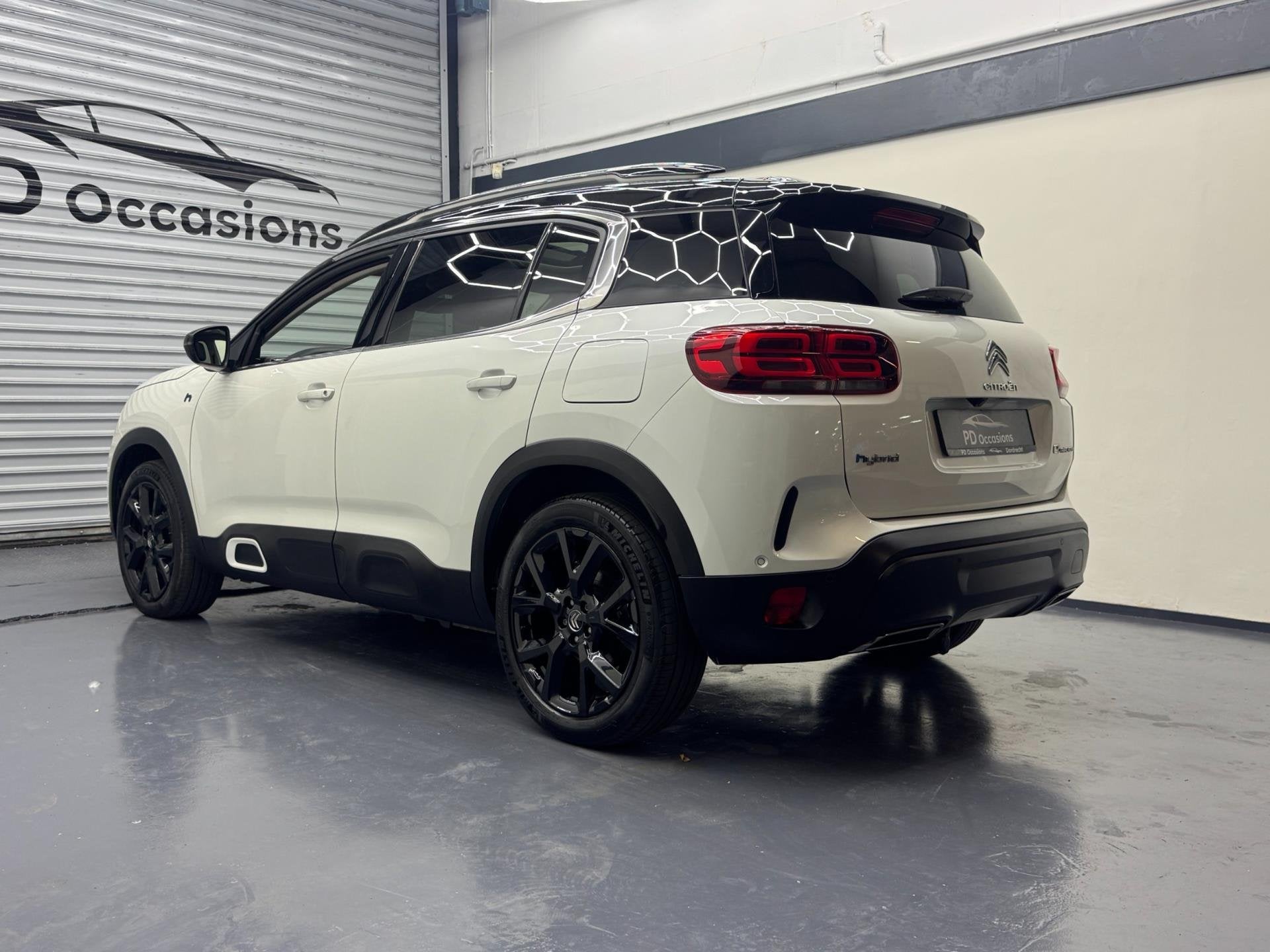 Citroen C5 Aircross 1.6 Plug-in Hybrid 225 AGR - Pano - Trek, Dealer onderhouden, 77 km/l, Gebruikt, Zwart