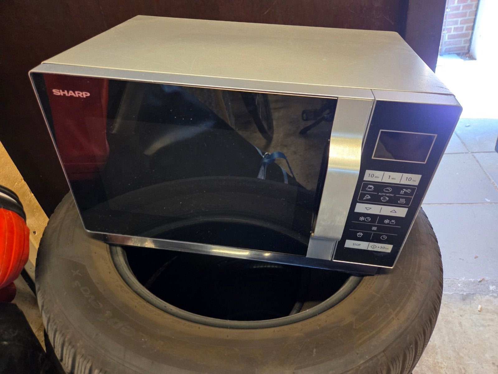 Sharp magnetron - Zilverkleurig en compact, Ophalen of Verzenden