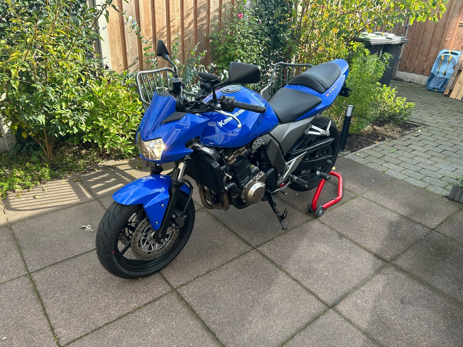 Kawasaki Z750 2005 - Incl. TomTom, lader, stand en slot, 750 cc, 4 cilinders, Motorrijbewijs A, Gebruikt