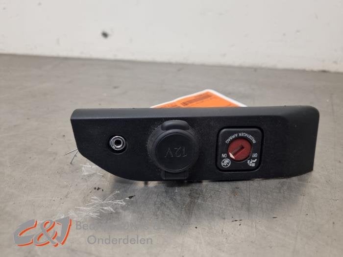 12 Volt aansluiting van een Toyota Pro-Ace, Gebruikt, -, -, Ophalen of Verzenden