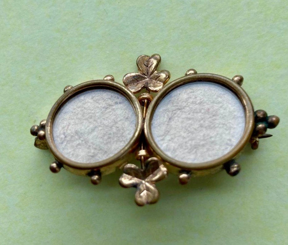 dubbele fotolijst broche, Overige materialen, Gebruikt, Minder dan 4 cm, Ophalen of Verzenden