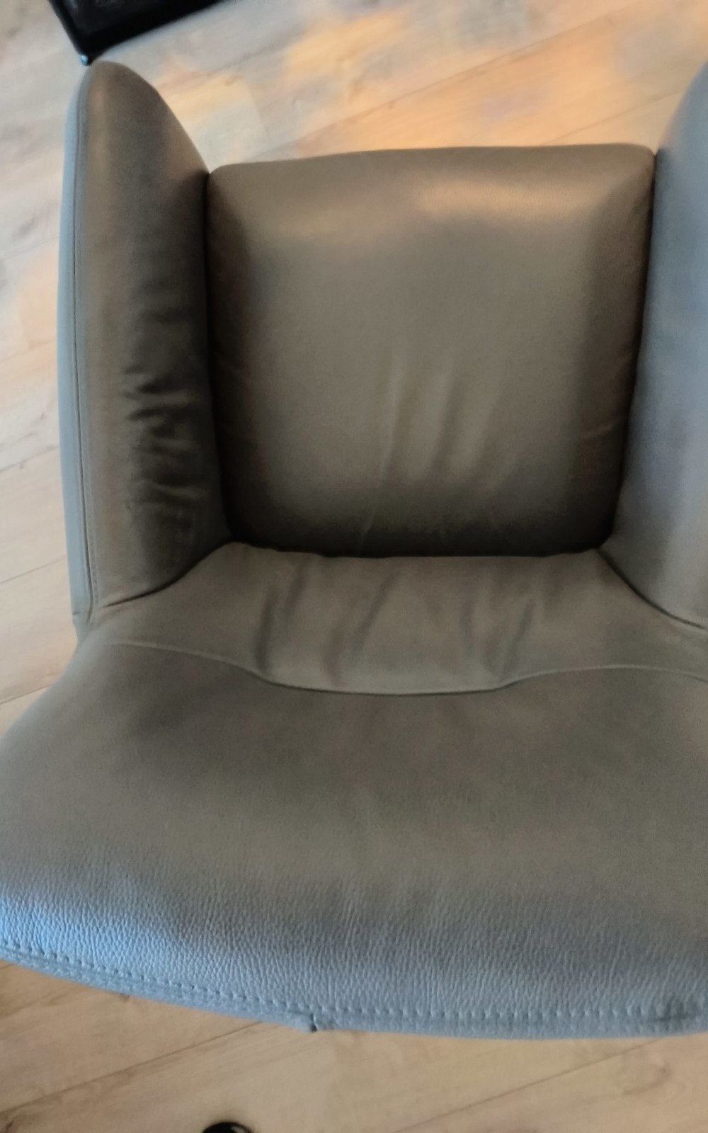 2 prachtige beige leren fauteuils, Huis en Inrichting, Fauteuils, Ophalen, Zo goed als nieuw, 75 tot 100 cm, 50 tot 75 cm