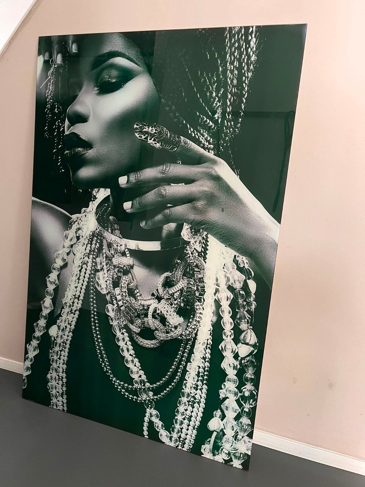 Prachtig Glasschilderij Vrouw met Sieraden - 120x80 cm, Ophalen, Zo goed als nieuw, Schilderij, 75 tot 100 cm