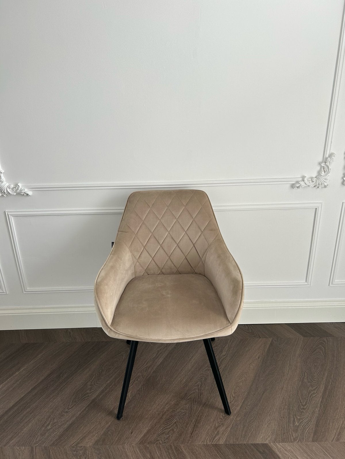 Set van 4 Kick Collection Karl stoelen – champagne velvet, Huis en Inrichting, Ophalen, Gebruikt, Overige kleuren, Vier