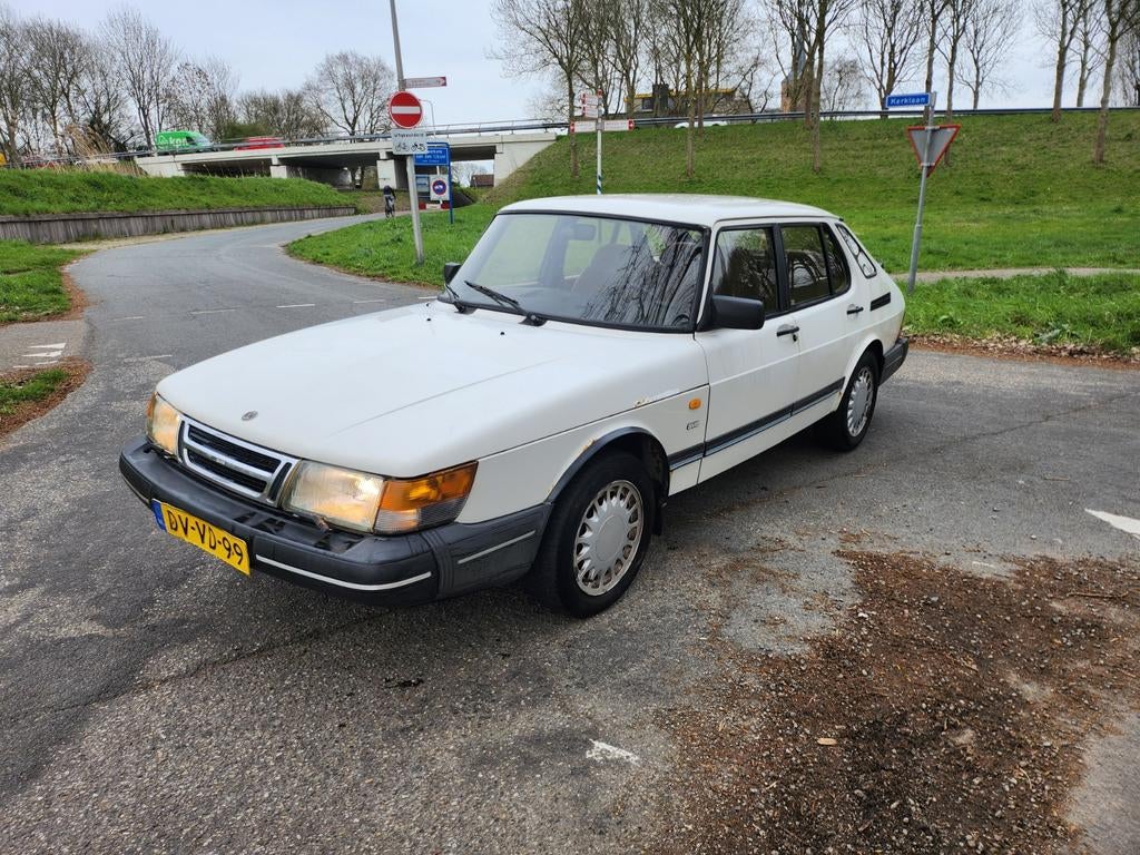 Saab 900 2.0 I 16 HB U9 1992 Wit, Auto's, Saab, Voorwielaandrijving, 4 cilinders, Wit, Origineel Nederlands