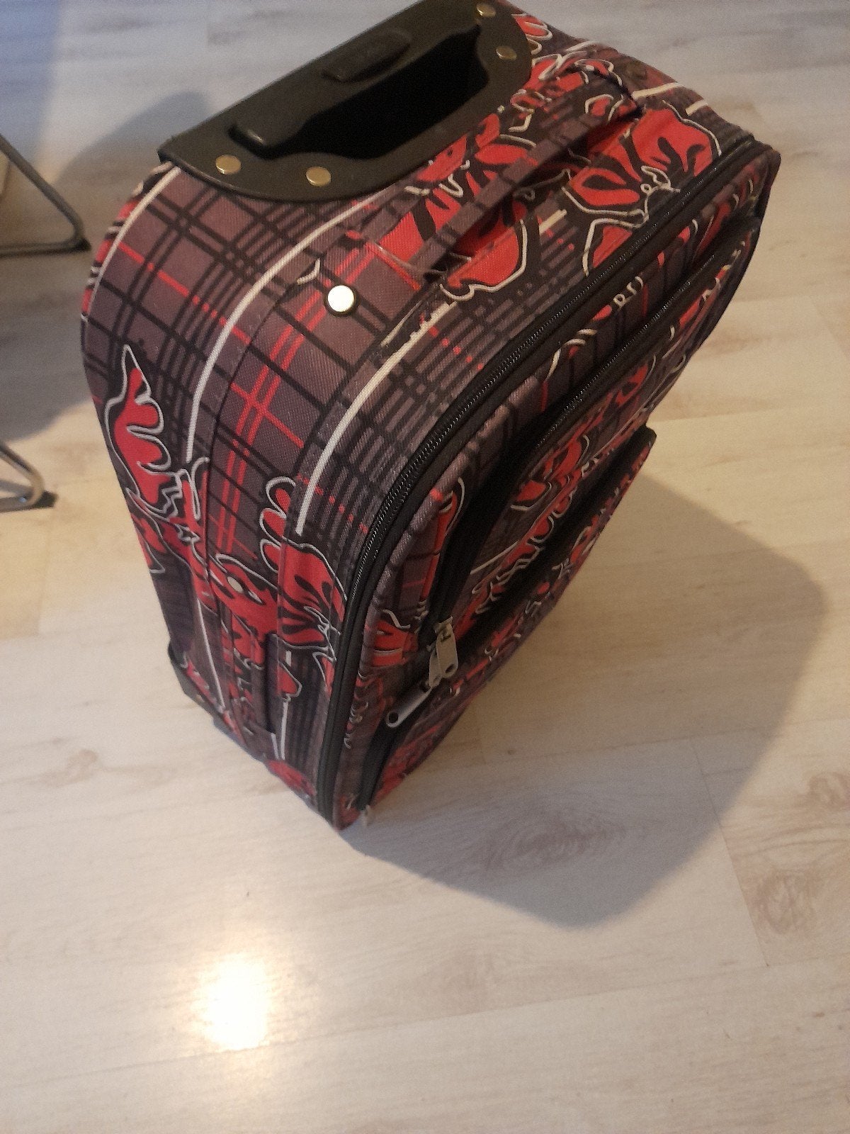 handbagage  met bloemenprint en wieltjes 65 cm, Gebruikt, Ophalen of Verzenden, 55 tot 75 cm, Uitschuifbare handgreep
