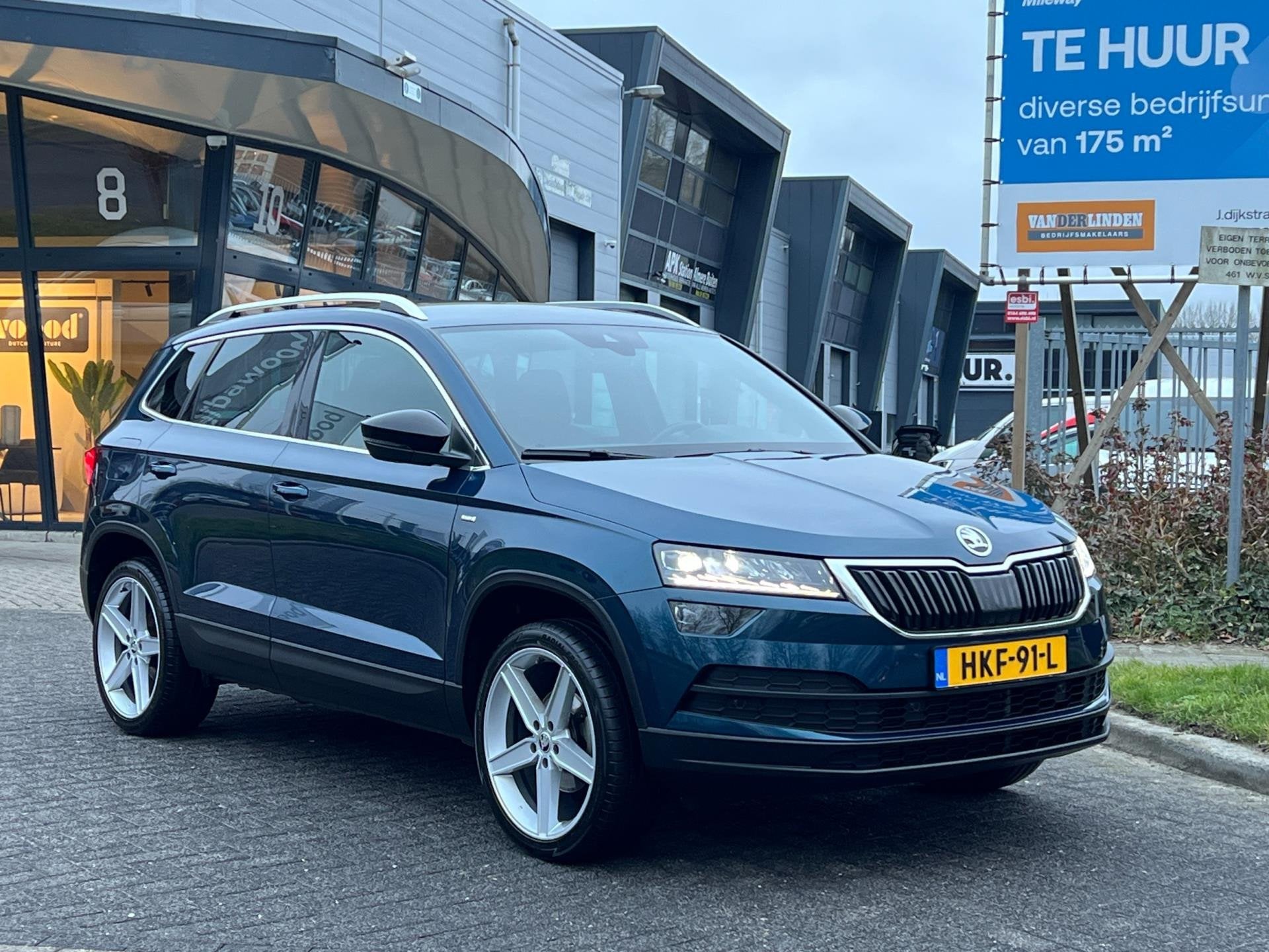 Skoda KAROQ 1.5 TSI ACT DSG-7 125 YEARS EDITION LED NAVI!, Auto's, Dealer onderhouden, Stof, 4 cilinders, 150 pk