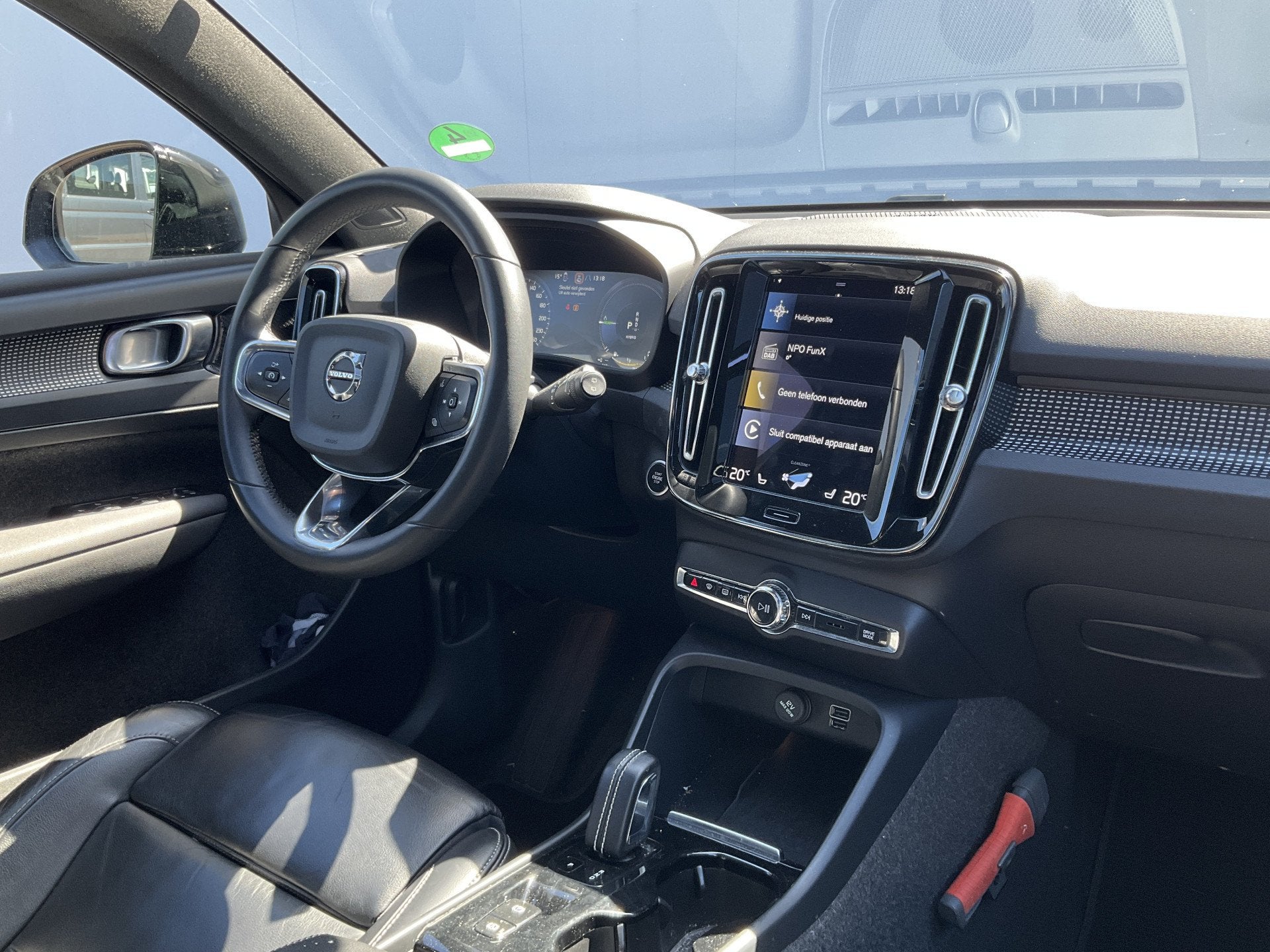 Volvo XC40 1.5 T4 Recharge R-Design Pano Leer H/K Camera Sto, Euro 6, Zwart, Bedrijf, Hybride Elektrisch/Benzine