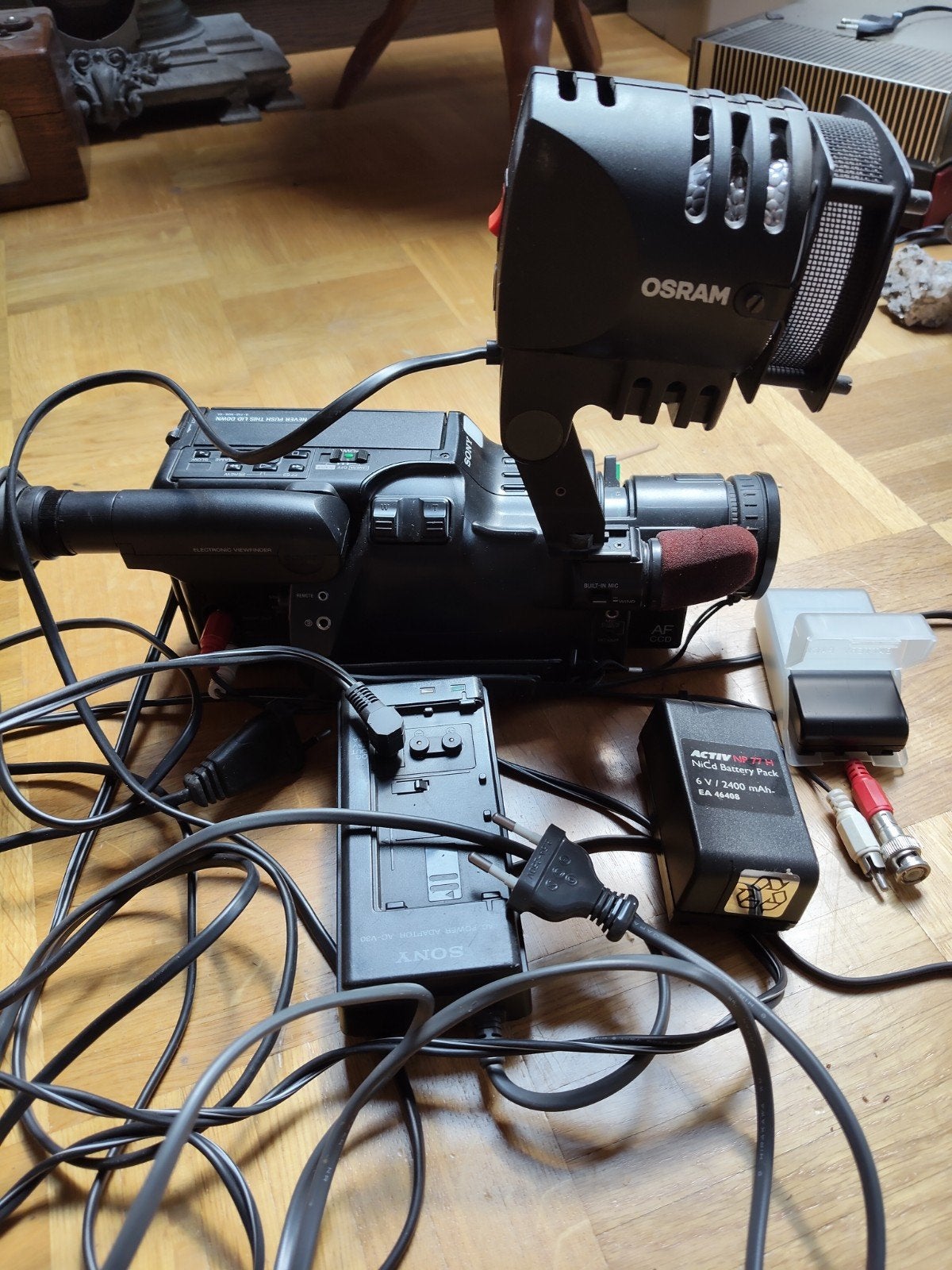 Sony CCD-F500E Video 8 Handycam met OSRAM videolamp, Ophalen of Verzenden, Mini dv, Sony, 20x of meer