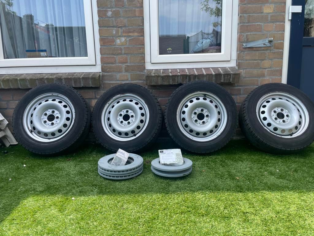 Mercedes Vito W447, Auto-onderdelen, Banden en Velgen, Bestelwagen, 16 inch, Ophalen of Verzenden, Band(en)