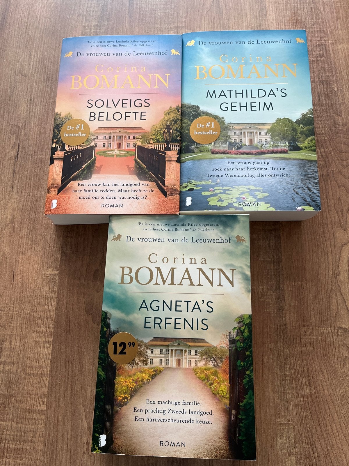 De Vrouwen van de Leeuwenhof - Corina Bomann (3 boeken), Ophalen of Verzenden, Zo goed als nieuw