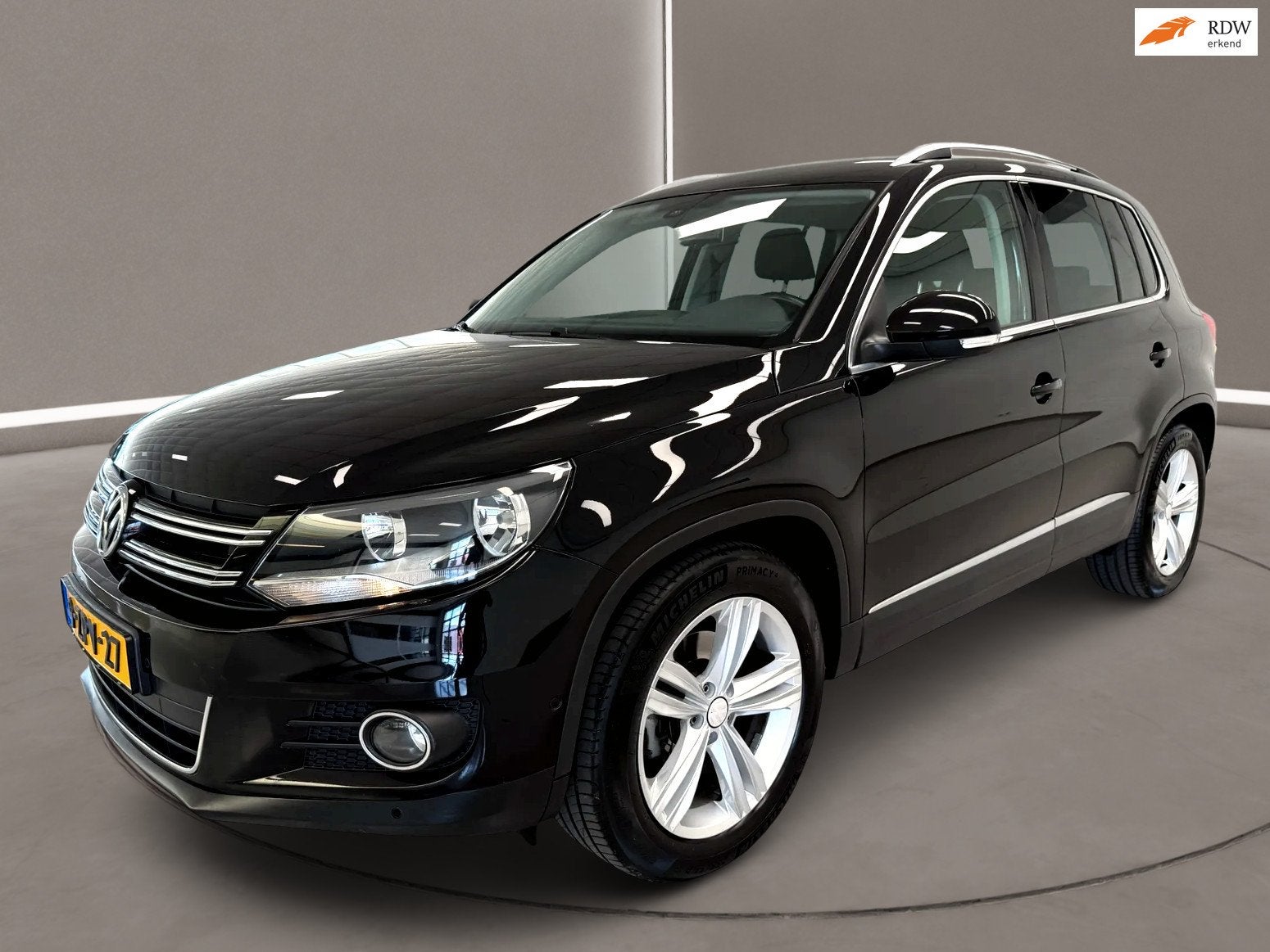 Volkswagen Tiguan 2.0 TDI R-Line Edition 110 Pk Airco Navi N, Voorwielaandrijving, Stof, 4 cilinders, Zwart