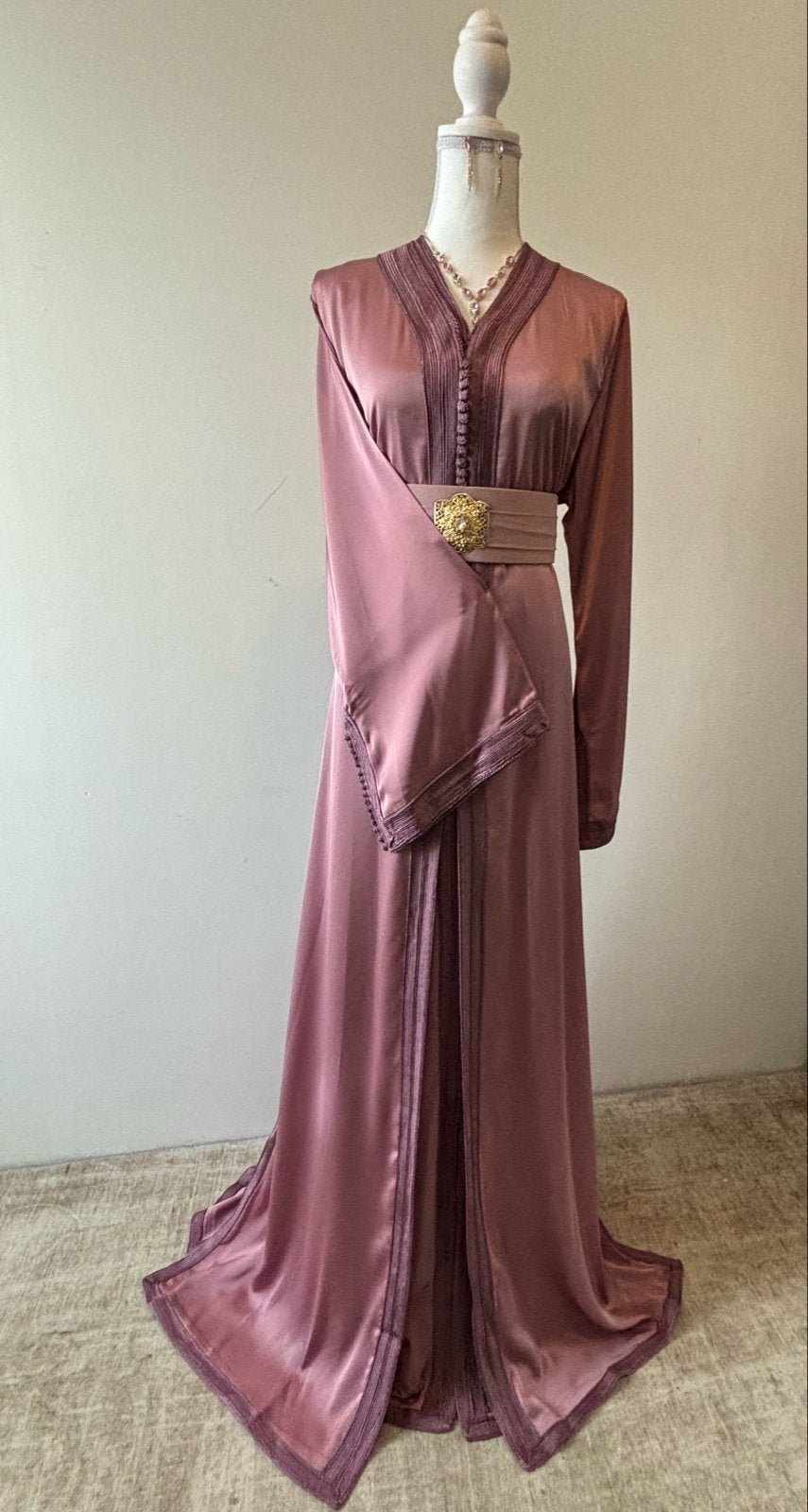 Elegante Roze Kaftan met Gouden Details, Zo goed als nieuw, Roze, Onder de knie, Ophalen