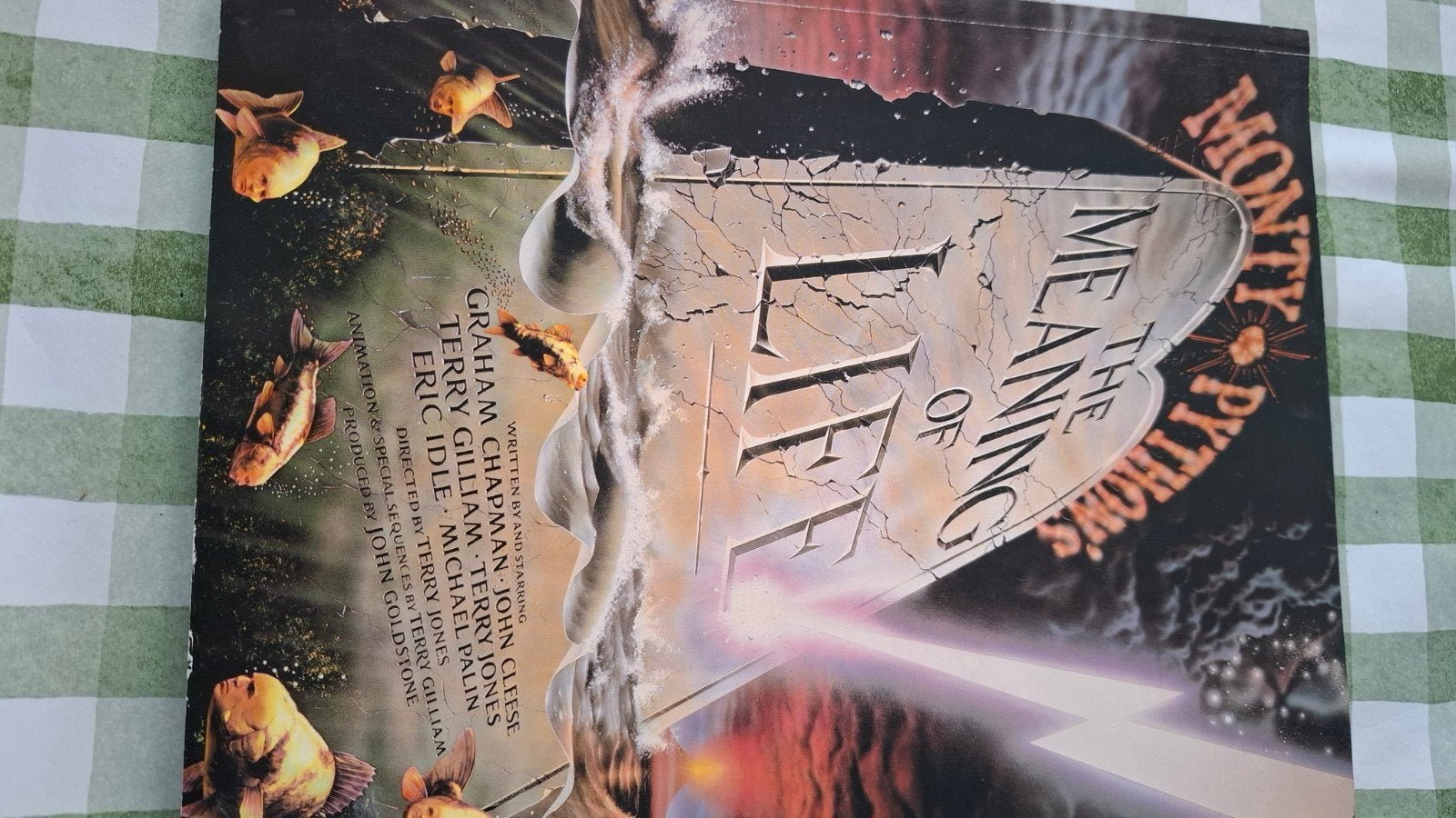 Monty Python's The Meaning of Life - Boek met foto's en verh, Ophalen of Verzenden, Gelezen