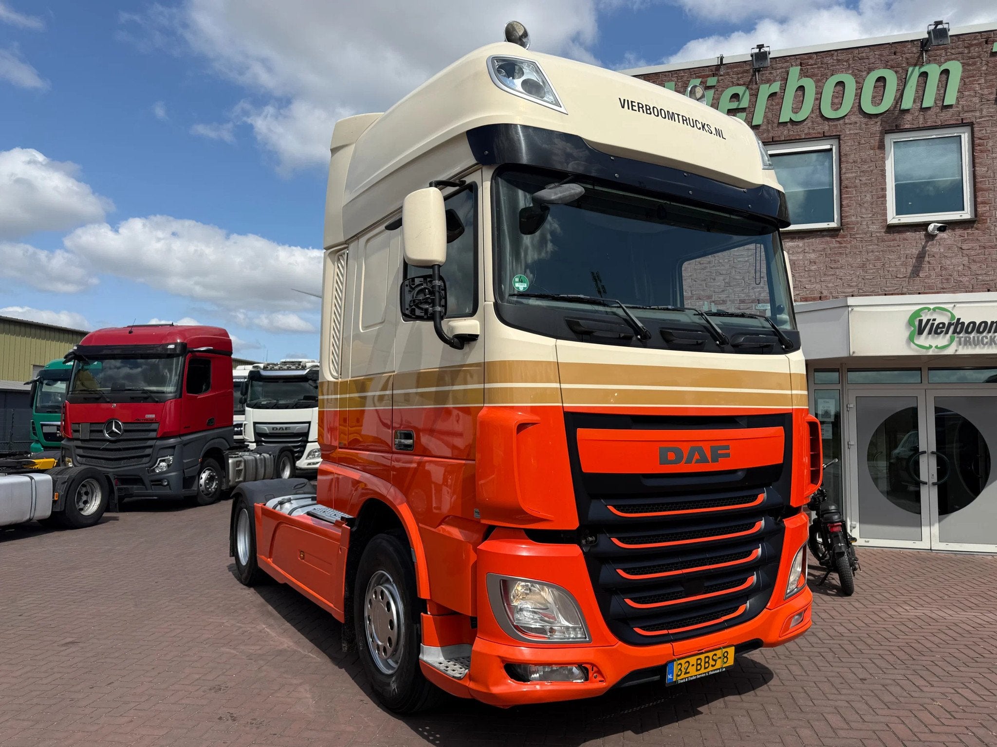 DAF XF XF460 4X2 SSC / Full spoilers / Smart tacho / NL-Truc