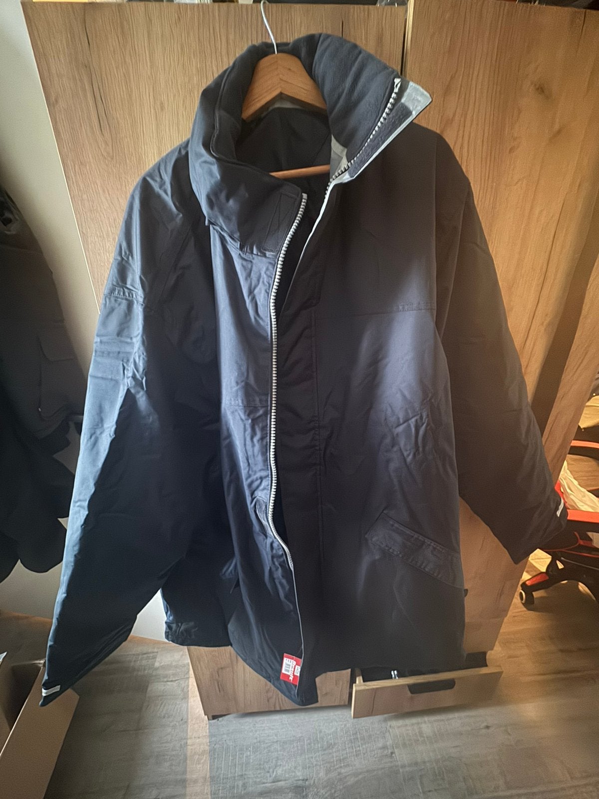 Winterjas!, Ophalen, Zo goed als nieuw, Overige maten, Zwart