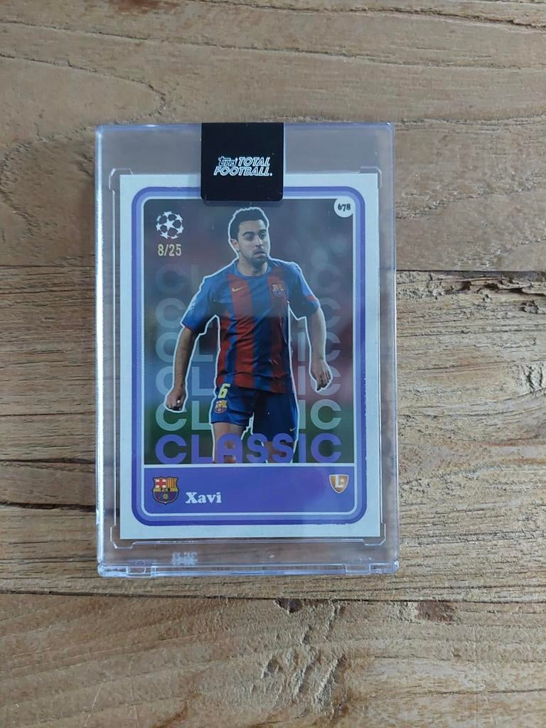 Xavi FC Barcelona genummerd 8/25 Topps, Ophalen of Verzenden, Zo goed als nieuw, Plaatje