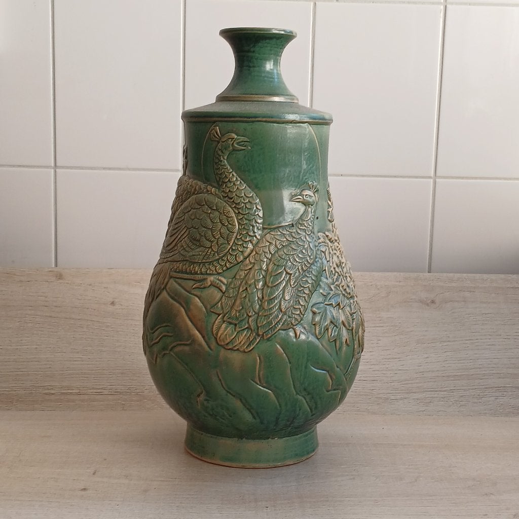 Antieke Chinese Celadon Vaas met Pauwen Reliëf., Ophalen of Verzenden