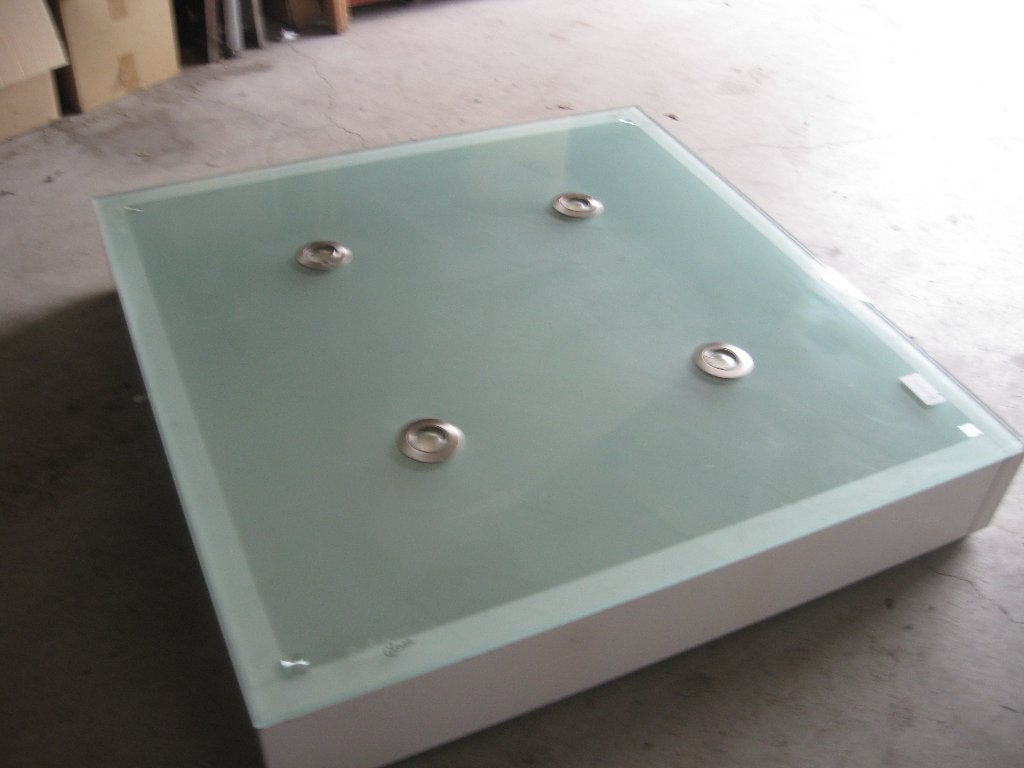 4x presentatie podia met glasplaat en verlichting, Ophalen, Gebruikt, Licht