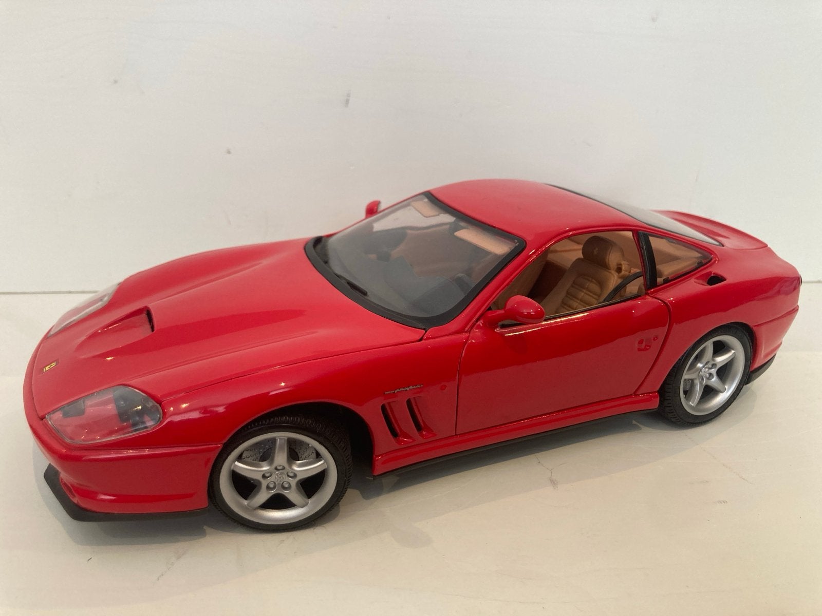 Ferrari 550 Maranello Schaalmodel - Rood, Ophalen, Zo goed als nieuw, Auto, Overige merken
