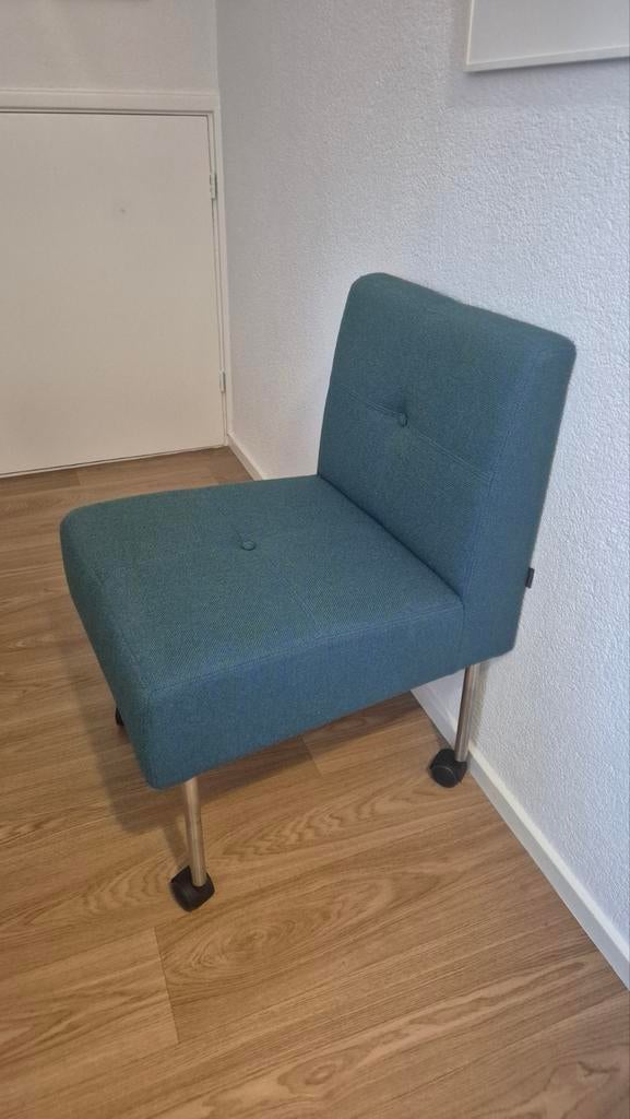 Gelderland 7714 stoel met wielen van Jan de Bouvrie., Huis en Inrichting, Stoelen, Ophalen, Blauw, Nieuw, Stof