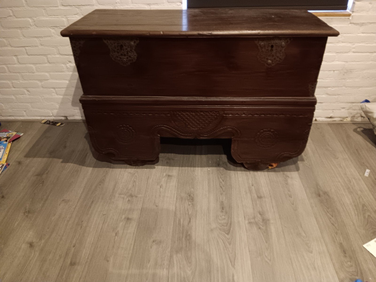 Antieke Nederlands-Indische VOC kist op wielen, Antiek en Kunst, Antiek | Woonaccessoires, Ophalen