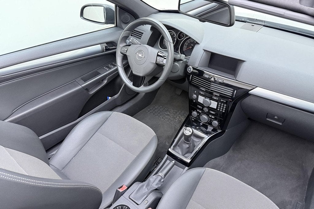 Opel Astra TwinTop 1.8 Temptation | Cabriolet | Parkeersenso, Auto's, Opel, Voorwielaandrijving, Stof, Gebruikt, Zwart