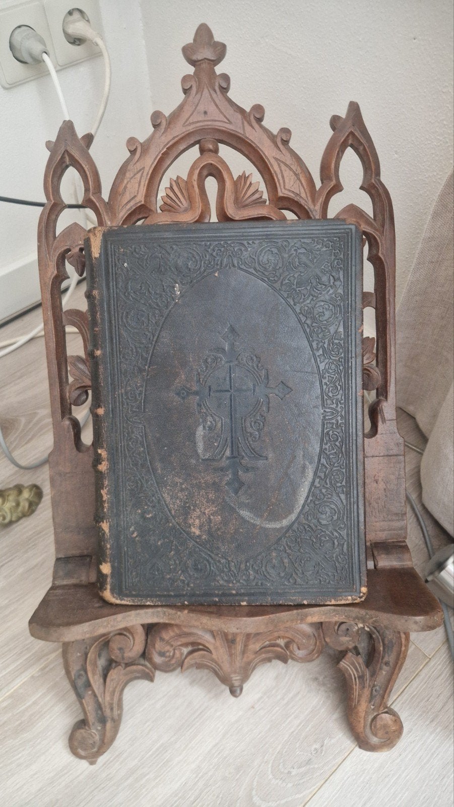 Antiek Missale Romanum met houten standaard, Ophalen of Verzenden