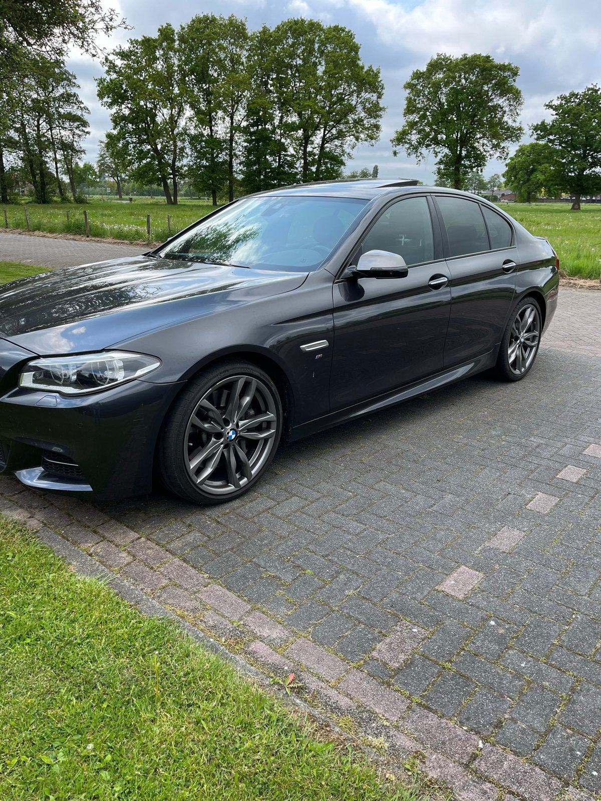 BMW 5-Serie M5 2014 Grijs  550 diesel  550d, 2993 cc, 2000 kg, 226 €/maand, Diesel
