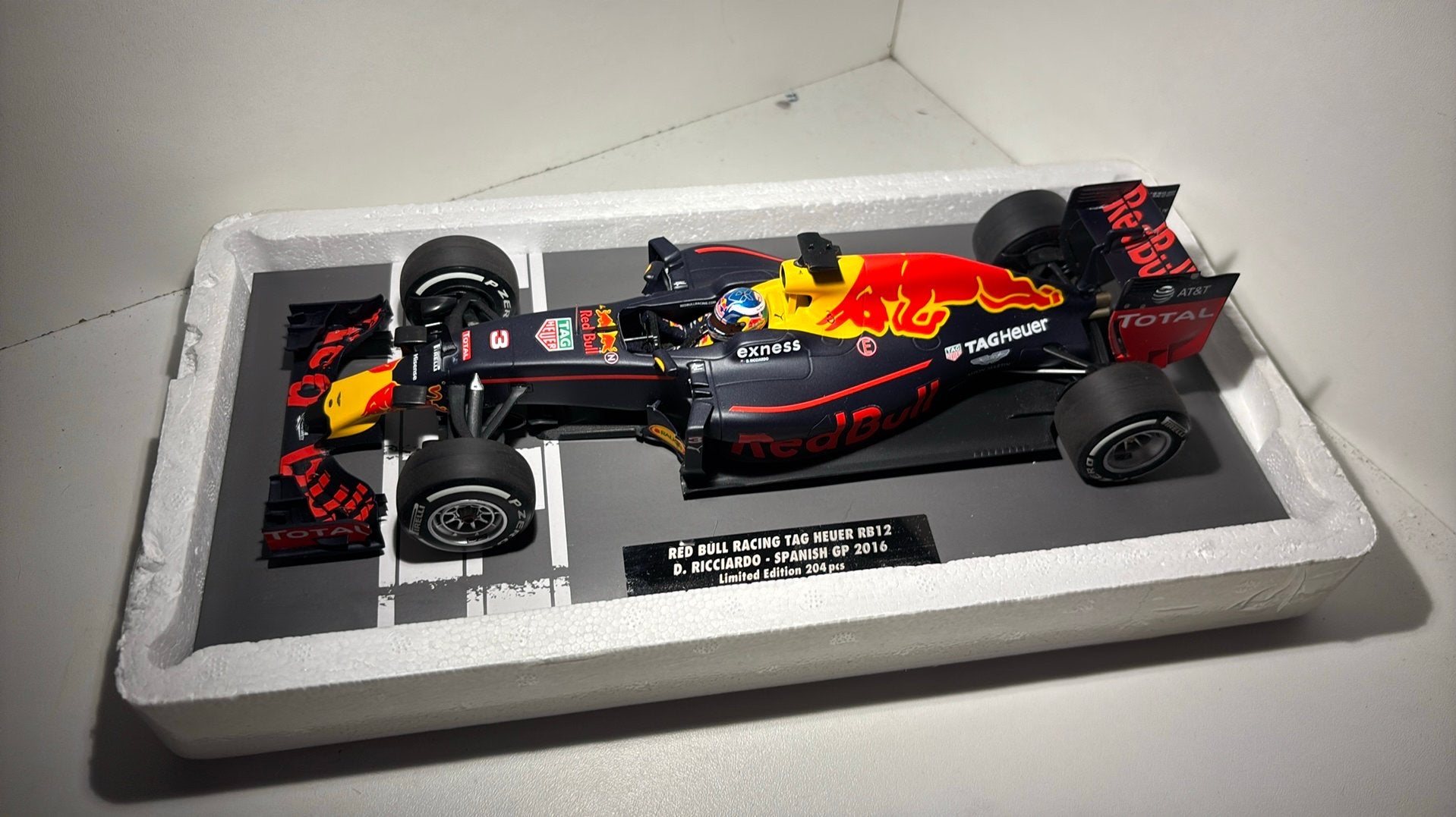 F1 red bull rb12 d.ricciardo spanish 2016 minichamps 1.18, Hobby en Vrije tijd, Modelauto's | 1:18, Ophalen of Verzenden, MiniChamps