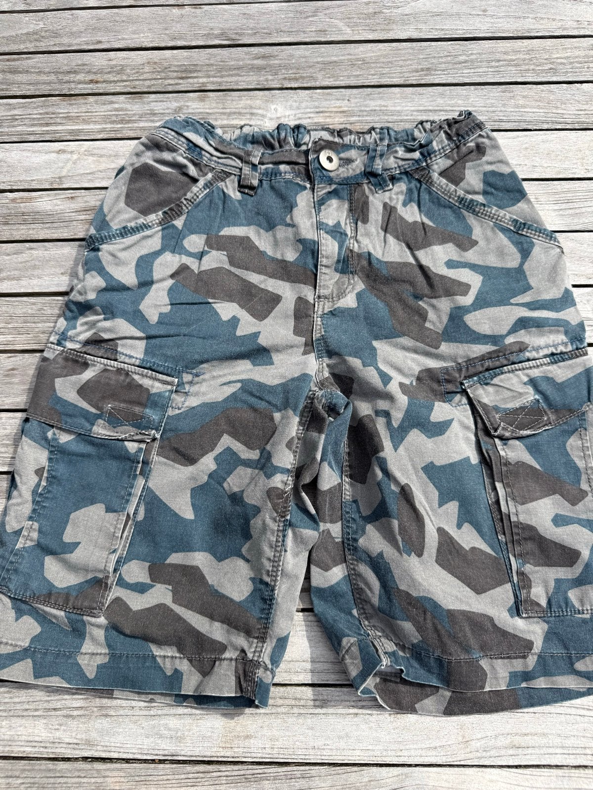 Korte broek legerprint maat 164 (13/14 jaar), Ophalen of Verzenden, Zo goed als nieuw, Jongen, Broek