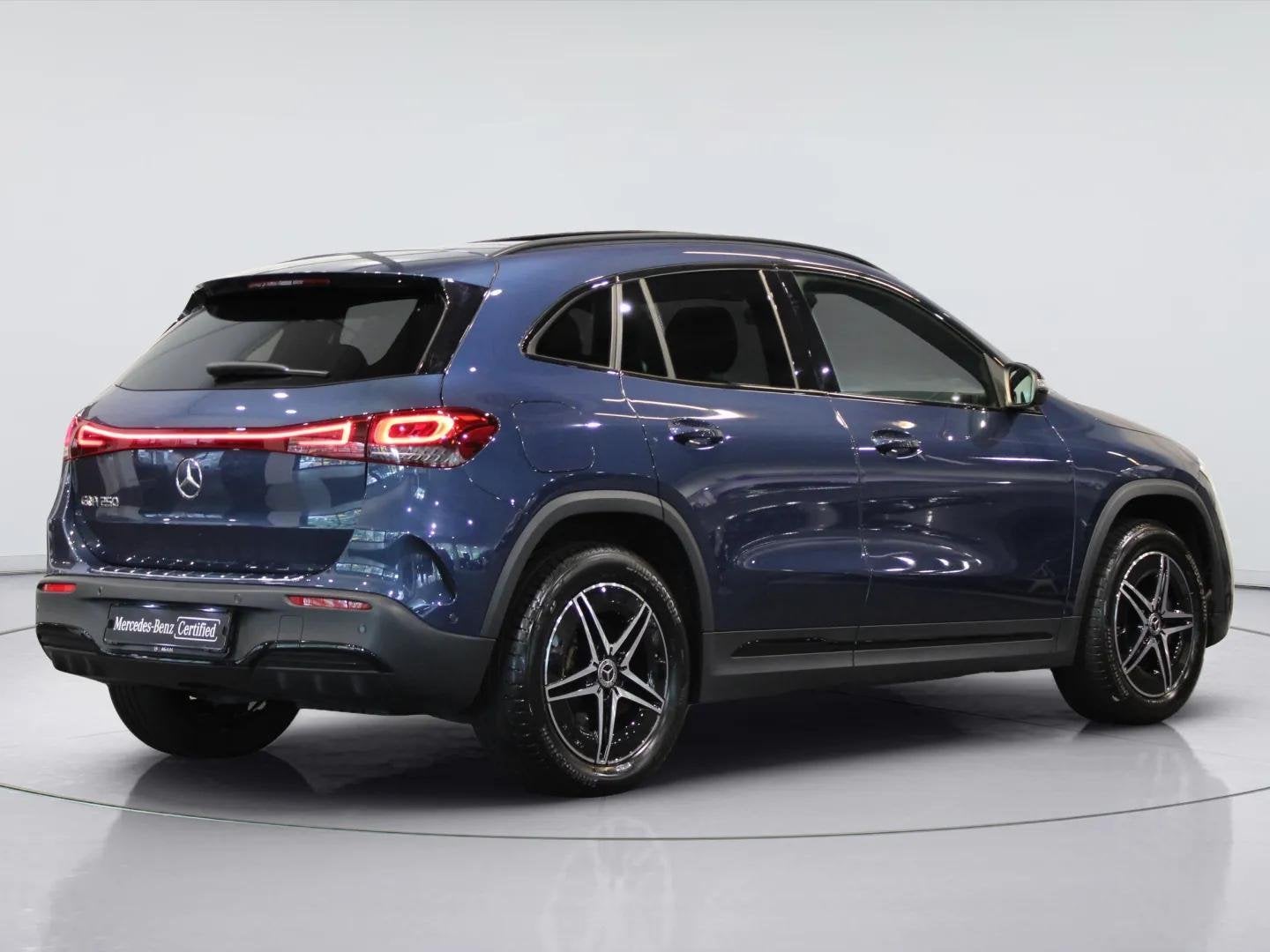 Mercedes-Benz EQA 250+ AMG Line 71 kWh Panorama dak | Trekha, 1940 kg, Gebruikt, Blauw, Leder en Stof