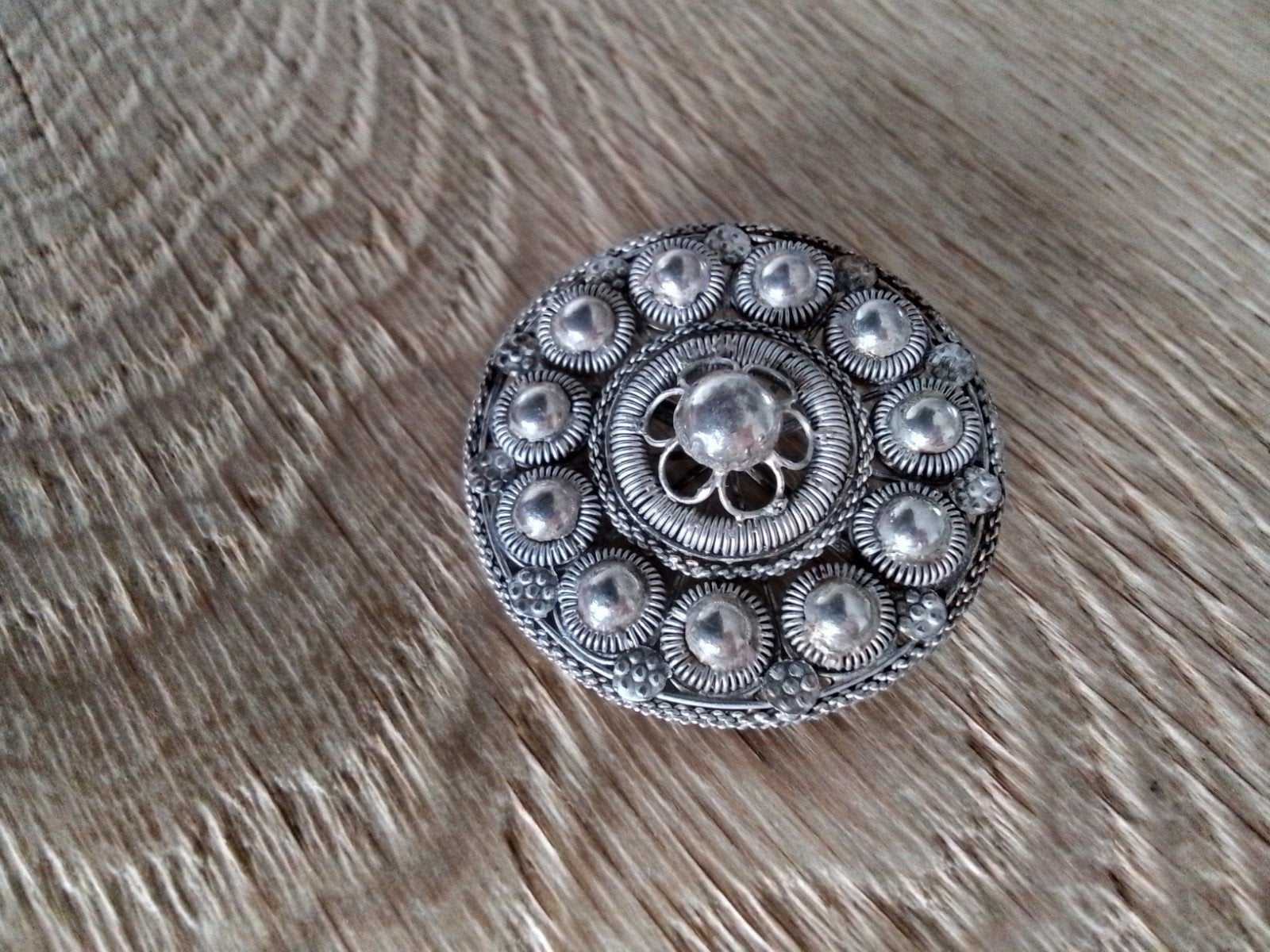 Oude zilveren zeeuwse knoop broche
Geen keurmerk, Minder dan 4 cm, Ophalen of Verzenden, Zo goed als nieuw, Zilver