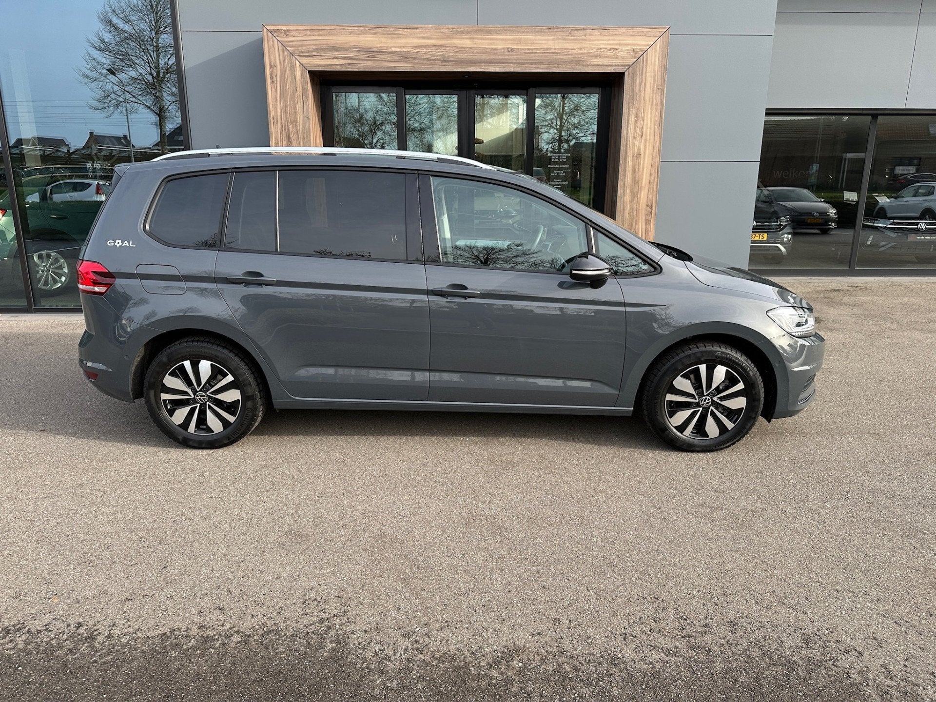 Volkswagen Touran 1.5 TSI 150pk DSG Goal 7-persoons | Trekha, Auto's, 12 maanden, Zwart, 4 cilinders, 1415 kg