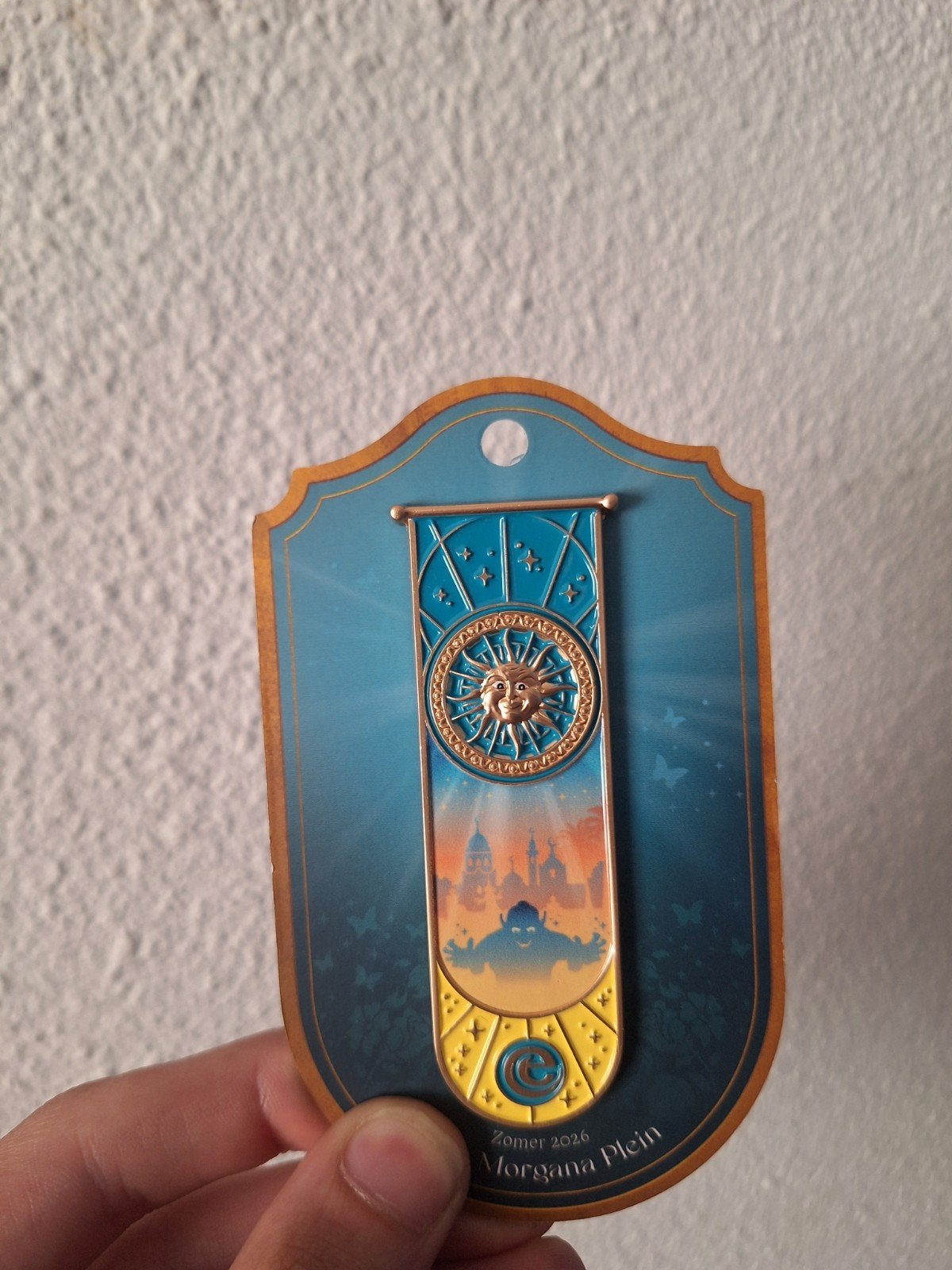 Efteling 1ste vaandel pin fata morgana plein, Ophalen of Verzenden, Zo goed als nieuw, Button of Speldje
