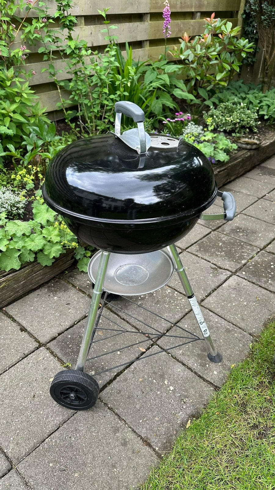 Weber conpact Kettle 47 cm incl briketstarter, Ophalen, Zo goed als nieuw