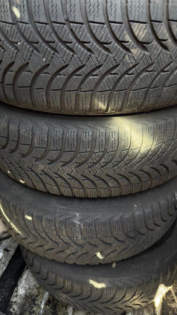 4x stalen velgen met Michelin banden 195/60 R15 goede staat, Auto-onderdelen, Banden en Velgen, Gebruikt, 15 inch, Banden en Velgen