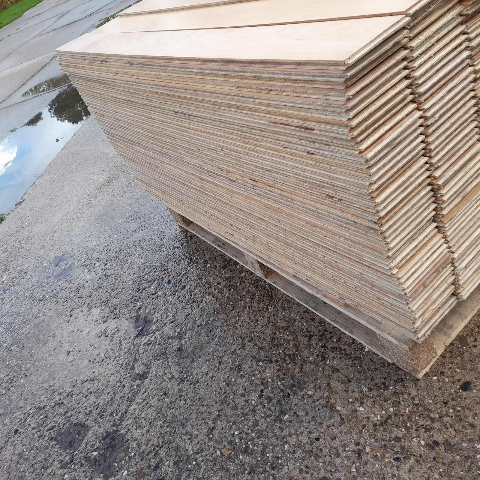 Foto 6 van Beuken vloer lamelparket 33 m2 + 9 m2 vloerdelen 1,4 cm dik