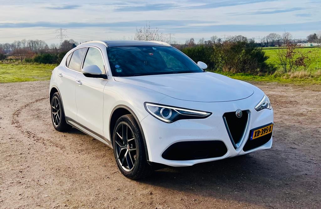 Alfa Romeo Stelvio 2.0T 280pk | Alle opties pano, HK, Automaat, 1995 cc, 4 cilinders, Wit