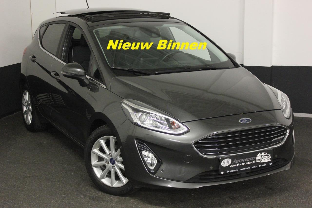 Ford Fiesta AUTOMAAT-TITANIUM*PANO*CAM*STUUR+STOELVERW., Auto's, Automaat, Stof, Euro 6, Met garantie (alle)
