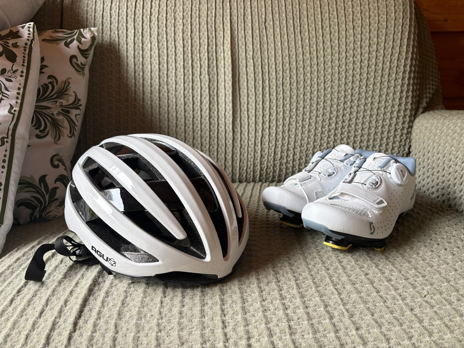AGU racefiets helm + scott racfiets schoenen Dames, Fietsen en Brommers, Ophalen of Verzenden, Zo goed als nieuw, S, Dame