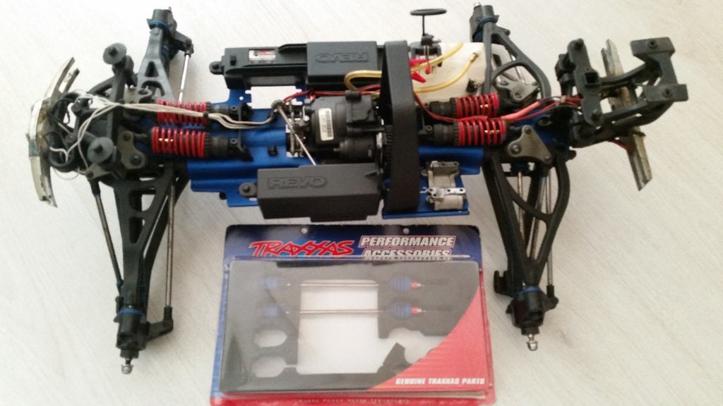 Traxxas Revo 3.3 met optidrive en stalen assen, Ophalen, Auto offroad, Zo goed als nieuw, Nitro