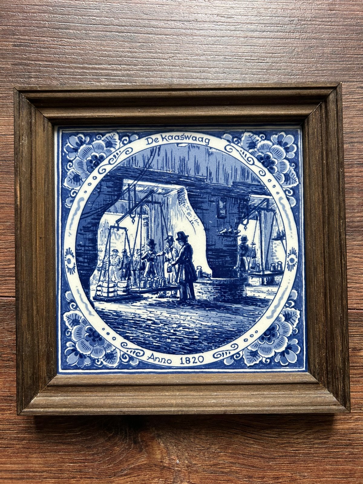Delft Blauw Tegel Hout Lijst Kaaswaag Anno 1820 Handpainted, Ophalen of Verzenden