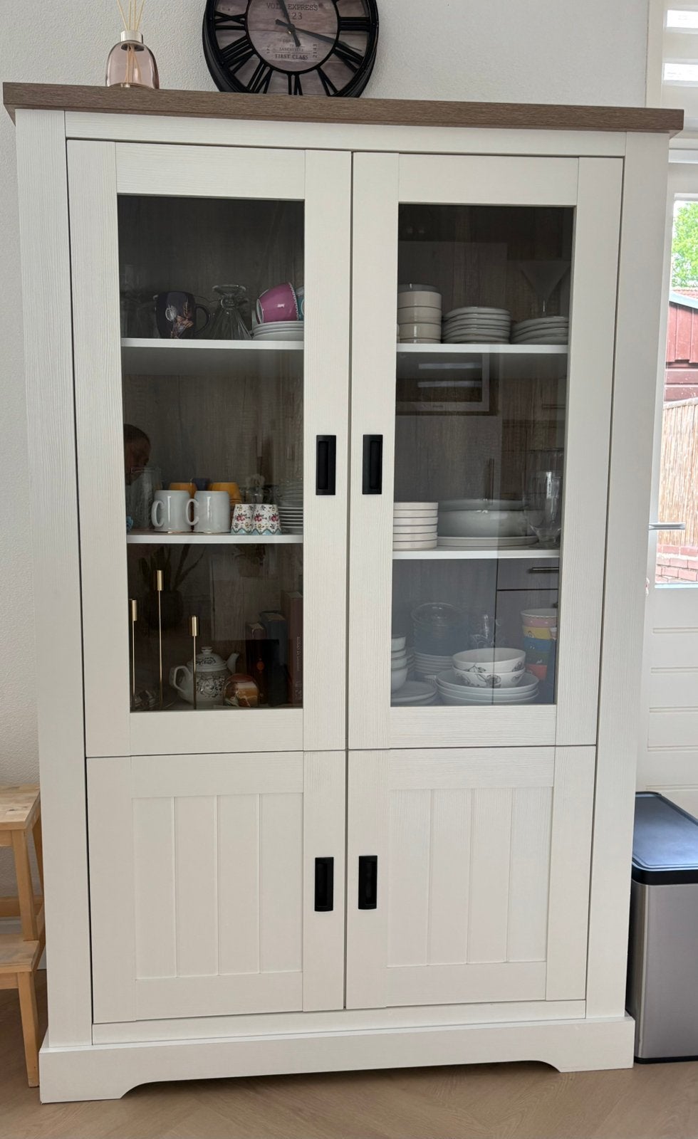 Vitrinekast, Huis en Inrichting, Kasten | Buffetkasten, 100 tot 150 cm, Ophalen of Verzenden, Zo goed als nieuw, 150 tot 200 cm