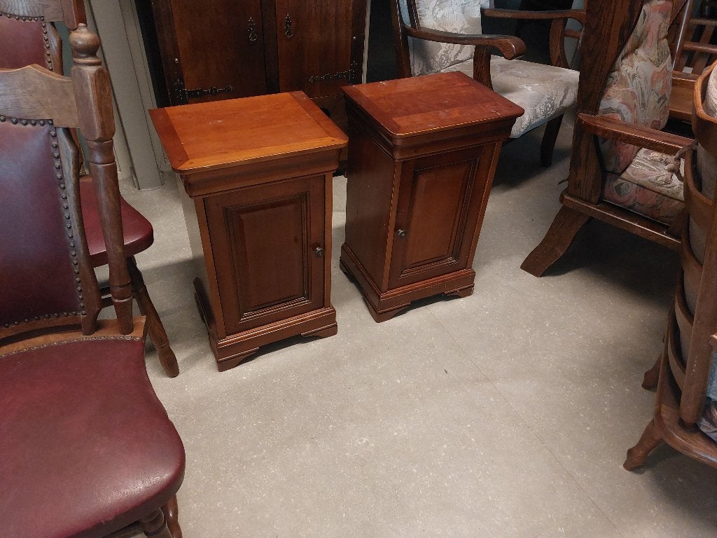 2 klassieke nachtkastjes ( 500937), Ophalen of Verzenden, Minder dan 45 cm