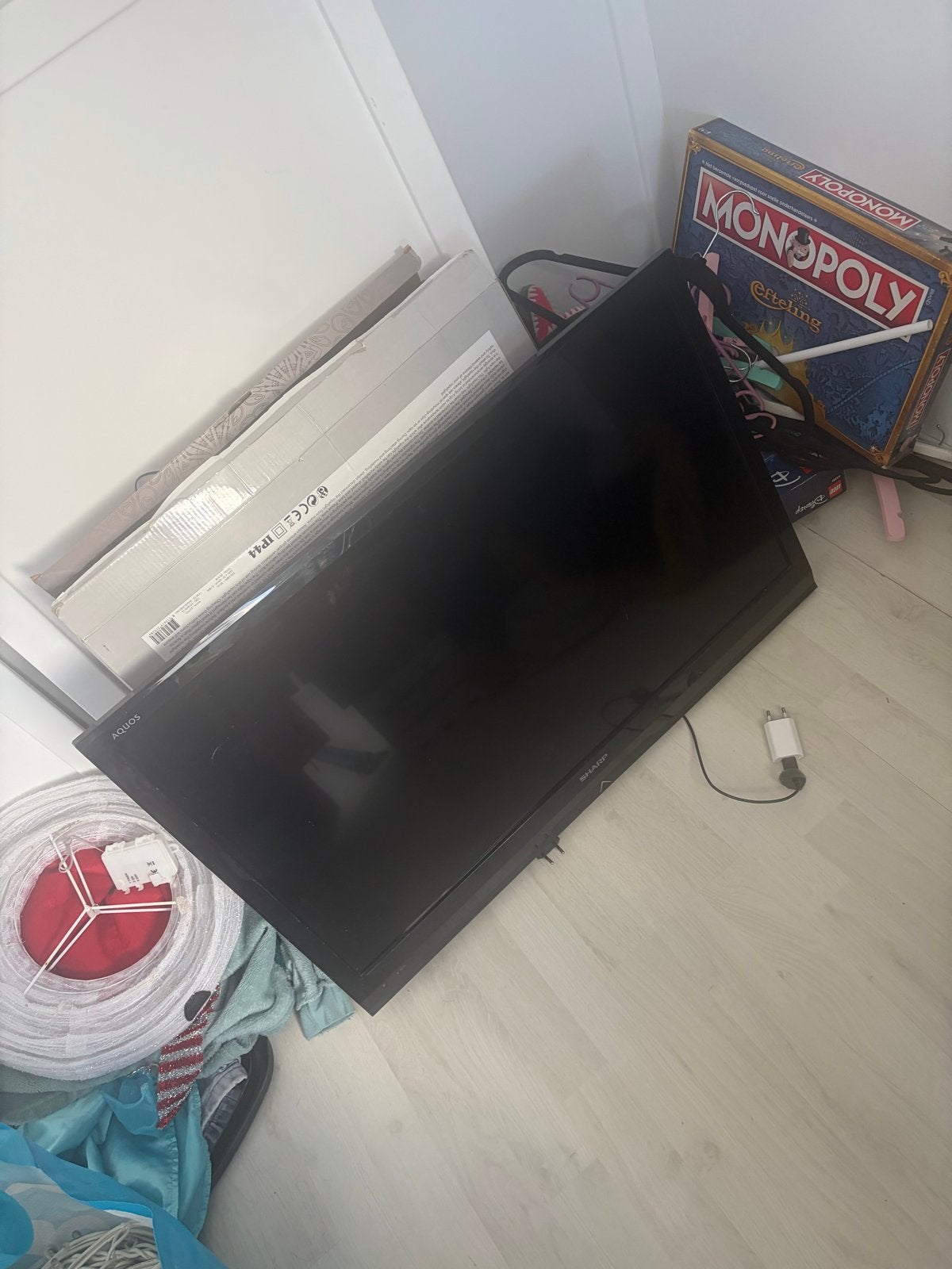 Sharp TV - Ideaal voor aan de muur, gaat weg wegens verhuizi, Ophalen, Gebruikt, Sharp