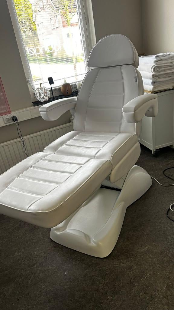 Behandelstoel Elektrisch Wit, Witgoed en Apparatuur, Persoonlijke-verzorgingsapparatuur, Ophalen, Zo goed als nieuw, Hand- en Voetverzorging