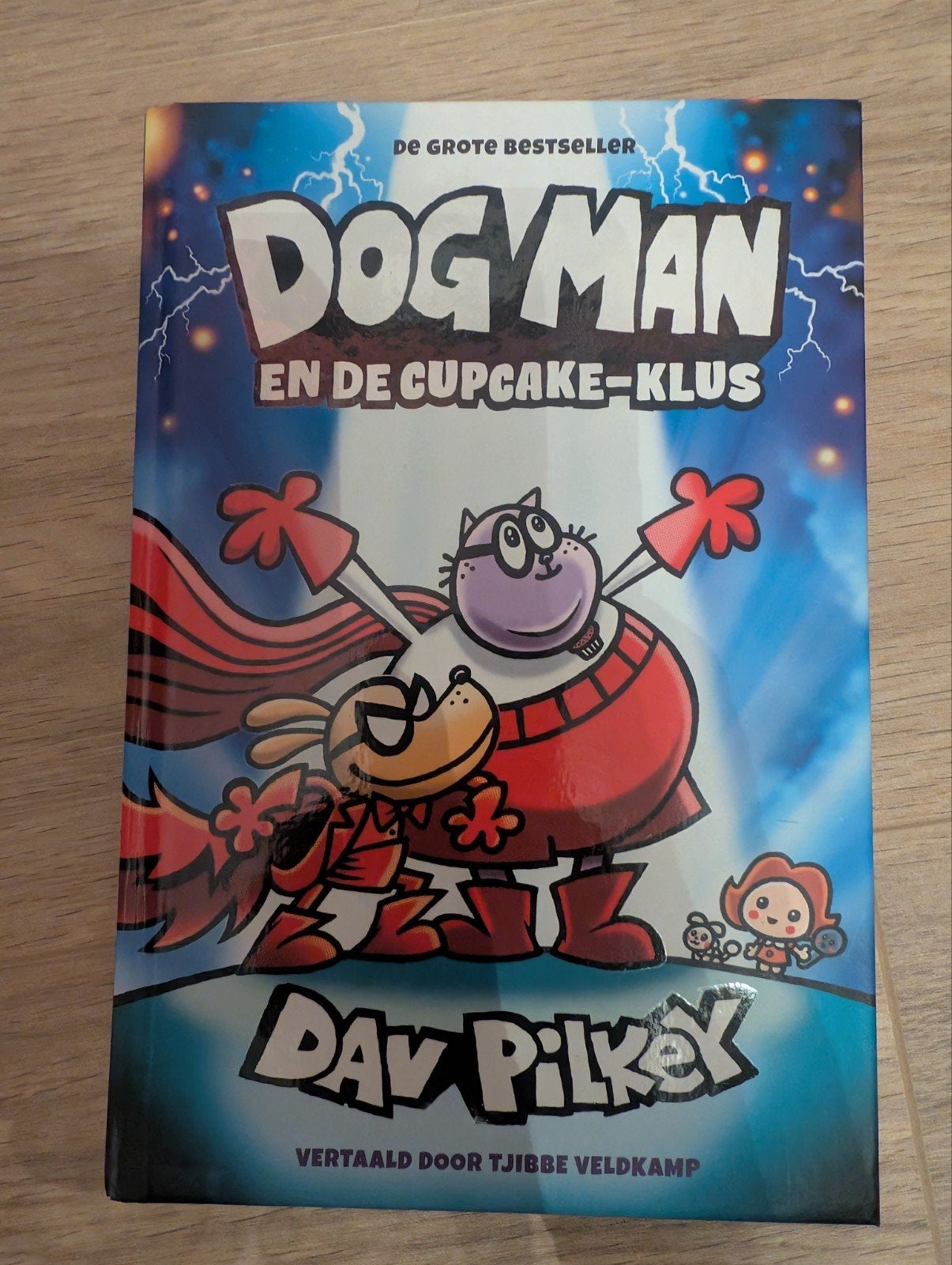 Dav Pilkey - Dog Man en de Cupcake-klus, Fictie algemeen, Ophalen of Verzenden, Zo goed als nieuw, Dav Pilkey